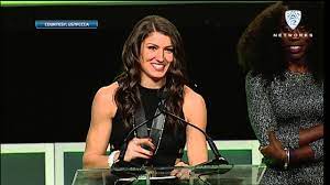 The world cup 200 saw jenna prandini dashing to victory in a pr 22.16. Jenna Prandini Thanks Coaches Teammates Family After Winning Bowerman Trophy Youtube