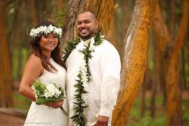 White ginger micronesian flower lei with pink petals , flowers leis used for moms at wedding ceremonies in hawaii. Hawaii Wedding Flower Galleries Weddings Of Hawaii