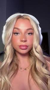 Willow Wallace's Instagram, Twitter & Facebook