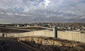 La construcción del muro fronterizo por parte de israel a. La Vigencia De Los Muros La Caida Del Muro De Berlin Y El Apartheid Israeli
