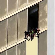 Brl windows & doors offer elegant & quality replacement windows for your home at affordable prices in las vegas. Shattered Mandalay Bay Windows Replaced On Las Vegas Shooter S Hotel Suite Ksnv