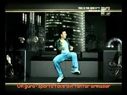 Vizionați exemple de traducere a face din țânțar armǎsar în propoziții, ascultați pronunția și învățați gramatica. Tarkan Dilli Duduk Subtitrare Romana Youtube