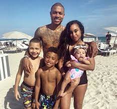 Nåværende kone til isaiah thomas. Who Is Isaiah Thomas Wife Children Sister Family