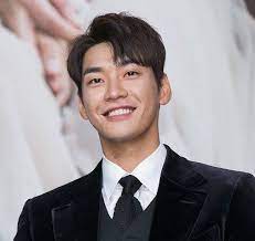 About home alone home alone is a reality show that portrays everyday lives of your favorite candy stars sung by kim young kwang goho's starry night starring kwon yuri and kim young kwang. Look Kim Young Kwang Announces Fanmeeting In Korea Annyeong Oppa