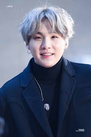 During an interview for japanese magazine oricon style, each bts member was asked the question, when you look at girls, where do you focus first? suga answered, i focus on personality and atmosphere. Why Did Bts S Suga Get Shoulder Surgery Learn All About His Injury Film Daily