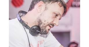 Camilo Rocha faz 20 anos como DJ e quem ganha o presente é você