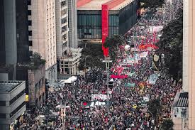 A manifestação faz parte do dia nacional de mobilização contra o atual presidente e exige também esta mobilização tem um aspecto que é o 'fora bolsonaro'. 0yofbkfwqbrg5m