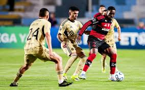Evertton Araújo tem 'perfil Jardim' e pressiona medalhões do Flamengo