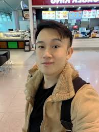 Dương Triệu Vũ cùng anh trai Hoài Linh đưa mẹ sang Mỹ thăm cháu