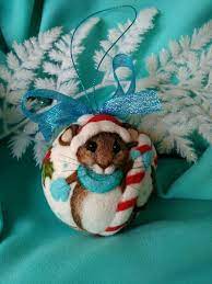 Pin By Patricia On Igrushka Needle Felted Christmas Felt Christmas Ornaments Felt Christmas