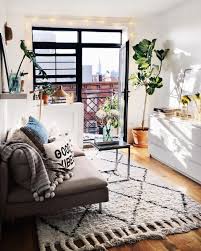 17 Studio Apartments That Are Chock Full Of Organizing Ideas Studio Apartment Decorating Apartment Living Room Cute Living Room