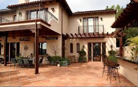 Vemos en la gran mayoría de casas rústicas que se emplea como material la piedra y en menos proporción la madera, la textura de la piedra y las tonalidades naturales que presentan le dan a la fachada carácter pero sobre integración con la. Fachadas Casas Modernas Julio 2013 Fachadas De Casas Contemporaneas Casas De Dos Pisos Fachadas De Casas Modernas