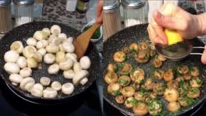 Versate in padella un paio di cucchiai di olio e fatevi rosolare l'aglio spellato. Funghi Saltati In Padella Con Limone Un Contorno Veloce E Saporito