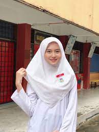 Untitled In 2021 Arab Girls Hijab Hijab Fashionista Beautiful Hijab Girl