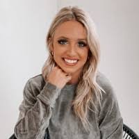 Ashley Dossey's Instagram, Twitter & Facebook