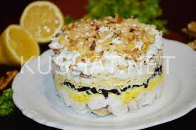 рецепт салата из курицы с черносливом и грецкими орехами Salat S Kuricej Chernoslivom I Greckimi Orehami Poshagovyj Recept S Foto S Izobrazheniyami Idei Dlya Blyud Deserty Salaty