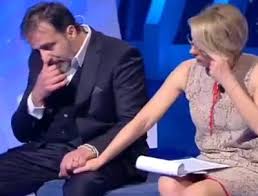 C'è posta per te è un programma televisivo italiano che va in onda in prima serata su canale 5 a partire dal 12 gennaio 2000 con la conduzione di maria de filippi. Maria De Filippi Si Commuove E Piange A C E Posta Per Te