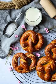 Bretzels Sans Beurre Faciles Healthyfood Creation Recette En 2020 Bretzels Bretzel Sans Beurre Beurre