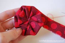 How To Make A Pleated Fabric Flower Fabric Flower Tutorial Fabric Flowers Fabric Flowers Diy