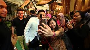 All rights goes to the respective composers and singers, i own nothing.merely a fan of this beautiful song. Anuar Zain Sedetik Lebih Live Youtube