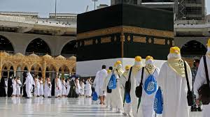 أمر الله تعالى أبو الانبياء سيدنا ابراهيم عليه السلام أن يرفع قواعد الكعبة، وكان معه ابنه سيدنا إسماعيل عليهما السلام وقاما ببناء الكعبة المشرفة،وحينما اكتمل بناء الكعبة بيت الله، أمر تعالى نبيه. Jl4rxj2tnmqv M