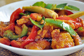 Last sekali, tabur parsley dan cili api. Hidangan Resepi Ayam Masak Sos Thai Arisa