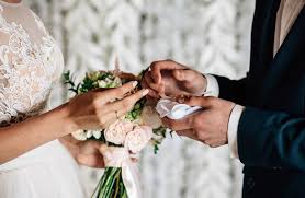 Le mariage civil étant le seul reconnu par la loi, il est nécessaire de prendre important : Le Deroulement Du Mariage Civil