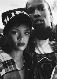 And the new couple just ramped things up with a wild ride on the caribbean. Pin Von Lorena Fernandez Auf Rihanna Emoji Hintergrund Emoji