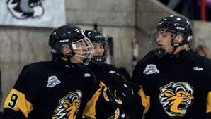 #sidney crosby #rimouski oceanic #lhjmq #qmjhl #you get the bag and fumble it #i get the bag and flip it and tumble it #choice music for a bouncing puck lol. Deux Hockeyeurs De Saint Laurent Repeches Dans La Lhjmq