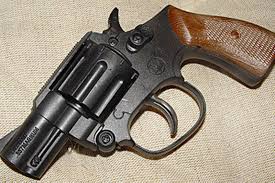 Arma de fogo, em um resumo muito resumido, é um artefato dotado de. Pm Prende Homem Com Simulacro De Arma De Fogo Pmse