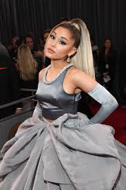Lizzo makes an elegant entrance in white, while shawn mendes and camila cabello pose separately.subscribe to peopletv ►►. Ariana Grande Wears Second Gray Grammys Dress
