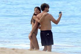 La splendida modella argentina fidanzata con leonardo di caprio, è stata. Leonardo Dicaprio Gets Flirty With Girlfriend Camila Morrone In St Barts