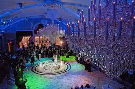 Amazing Chandeliers In The Venetian Garfield Nj Contemporary Wedding Wedding Magazine Wedding Venues