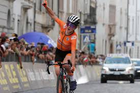 Bei den damen war annemiek van vleuten erfolgreich. Annemiek Van Vleuten