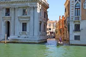 Es ist das größte hochwasser seit über 50 jahren. Hochzeitstag In Venedig In Einer Gondelfahrt