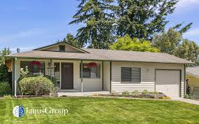 Most rambler style homes offer one story living but in utah most rambler style homes also have full basements that offer additional living space, bedrooms & storage. What Makes The Rambler House Style Great And What Makes It Special Topsdecor Com