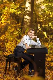 Pro tv a lansat preselecţiile pentru al doilea sezon „vocea sâmbătă, 19 martie, copii din iaşi, dar şi din localităţile învecinate şi din republica moldova, au venit plini de entuziasm la preselecţiile pentru noua. Video Andrei Èerban TanÄrul De 13 Ani Din Alba Iulia ParticipÄ La Etapa ConfruntÄrilor La Vocea Romaniei Junior Moga Menirea Lui Este SÄ CompunÄ Are Toate Èansele SÄ AjungÄ Un Compozitor De