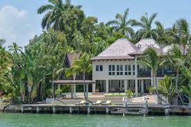 Sie wollten schon immer mal in die wohnungen und häuser der stars schauen? Millionaires Row Die Irren Promi Hauser Von Miami Reiseblog Mini Globetrotter