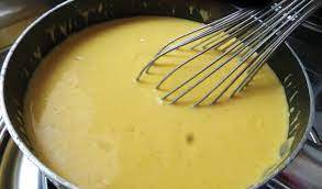 Sukatan 3 ambil sedikit adunan doh, dan masukkan sedikit dalam acuan tart. Mudahnya Buat Kuih Talam