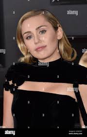 Miley Cyrus assiste à la 60e cérémonie annuelle de remise des Prix Grammy  2018 au Madison Square Garden le 28 janvier 2018 à New York Photo Stock