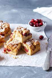 Zu gewinnen gibt es unter anderem tolle bücher mit rezepten fürs. Rezept Fur Einen Apfel Cranberry Streuselkuchen Mit Marzipan Und Puderzucker Schneedecke Hey Foodsister