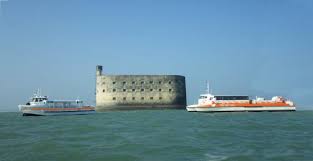 L'histoire du fort sur un site internet consacré à fort boyard, c'est une étape obligatoire. L Histoire De Fort Boyard Et De Ses Environs En Une Croisiere Avis De Voyageurs Sur Croisieres Fourasines Port Des Barques Tripadvisor