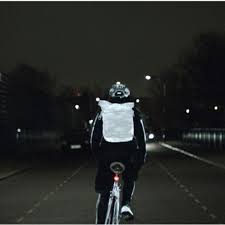 ボルボの反射スプレー lifepaint で夜間のドライバーの熱視線を独り占め ボルボ スプレー 自転車