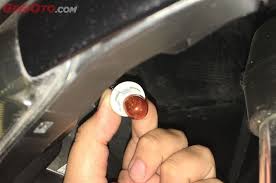 Lampu mobil jenis ini diklaim mampu bertahan lebih lama dari lampu halogen. Jangan Dibongkar Ini Cara Gampang Ganti Lampu Sein Yamaha Nmax Gridoto Com