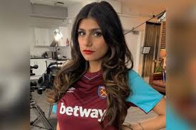 Последние твиты от mia k. Mia Khalifa Responds To Regains Consciousness Google Translate Gaffe The News Minute
