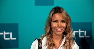 Bekijk meer ideeën over brunette meisje, pijl ring, chanel tas. Monica Geuze Woedend Op Vriend Die Privefoto S Van Dochtertje Verspreidt Show Gelderlander Nl