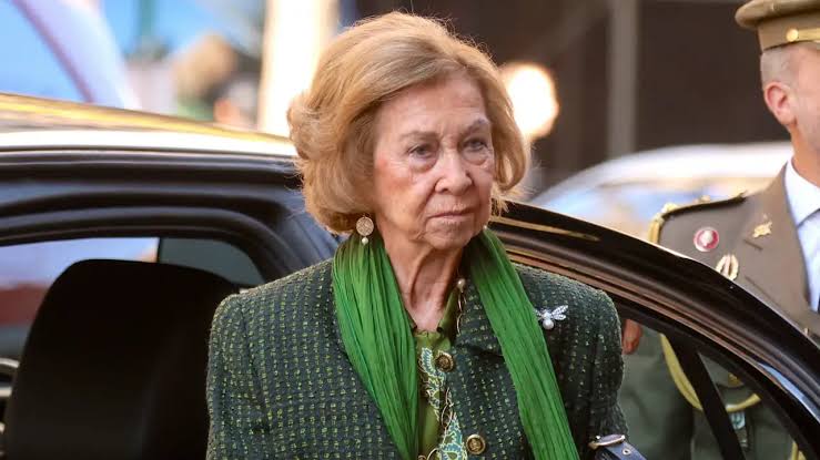 La prensa francesa saca a la luz el mensaje secreto que la reina Sofía  habría querido mandar en su última aparición