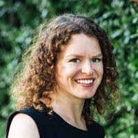 Tara English's Instagram, Twitter & Facebook