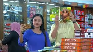 Rosnaida and adham decide to marry each other without their family's consent, causing a wreck to rosnaida's relationship. Kekasih Paksa Rela Episod 7