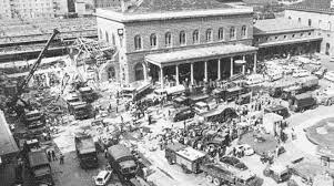 Lo fa a tre giorni dal 41esimo anniversario dall'eccidio e non certo per caso. Strage Di Bologna 40 Anni Fa L Attentato Che Sconvolse L Italia Il Faro Online